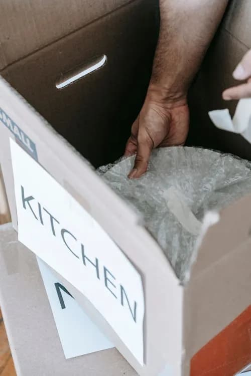 Delikatne rzeczy z kuchni owinięte folią bąbelkową